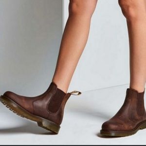 CRAZY HORSE LEATHER CHELSEA BOOTS